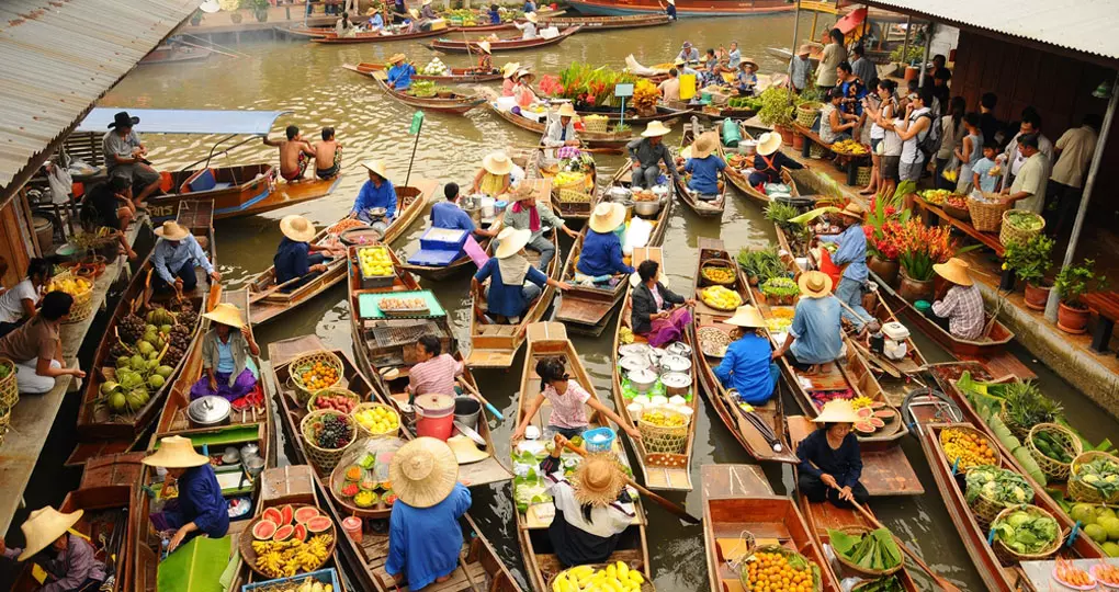 Amphawa floating market